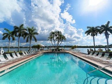 Siesta Key Vacation Condo with Beach and Bay Access